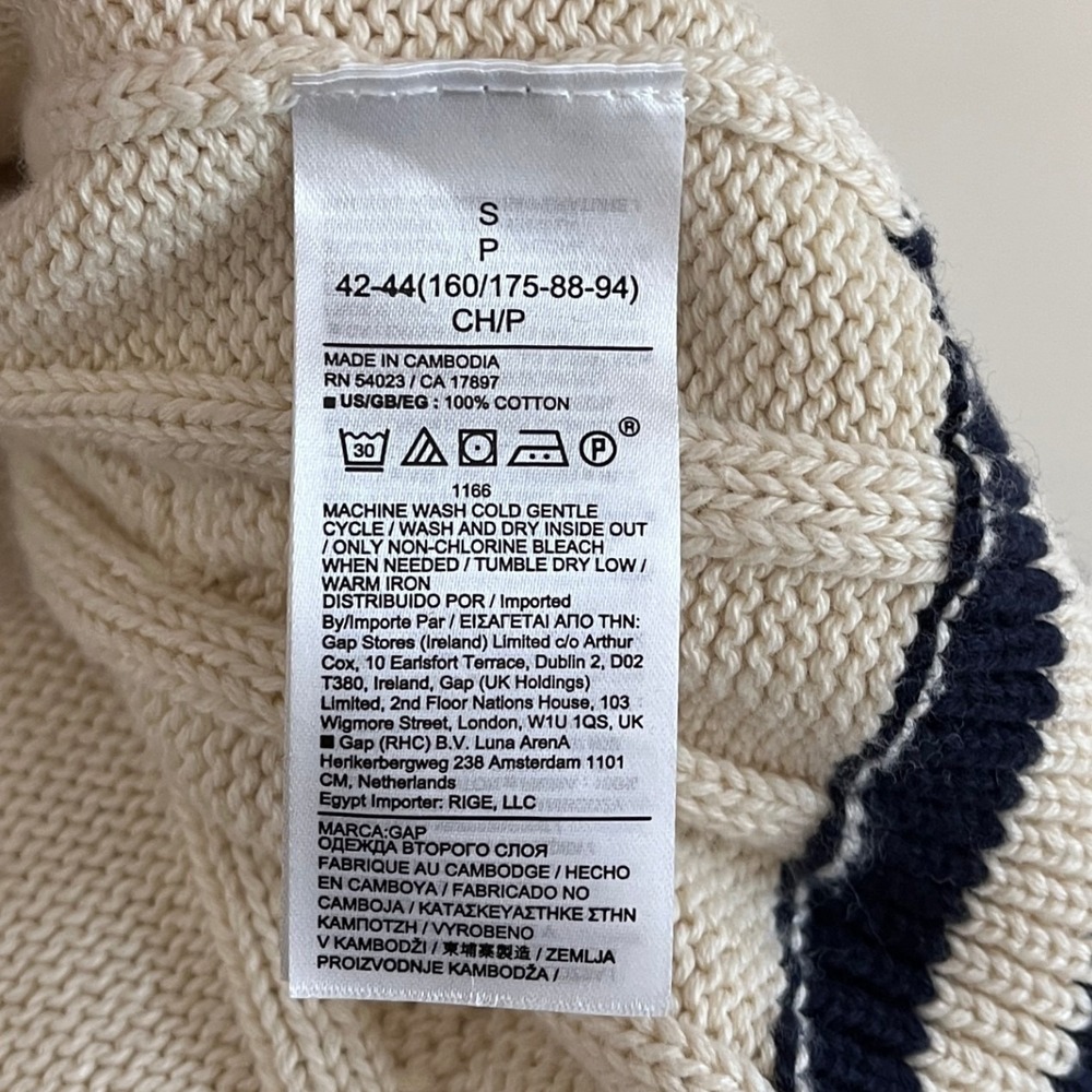 GAP Cream Cable-Knit V-Neck Sweater with Black Trim - Picture 4 of 7
